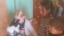 Lekcja mikroskopowania na świetlicy, Justyna Kownacka
